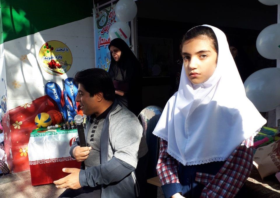 قهرمان پارالمپیکی یک المپیاد ورزشی را افتتاح کرد