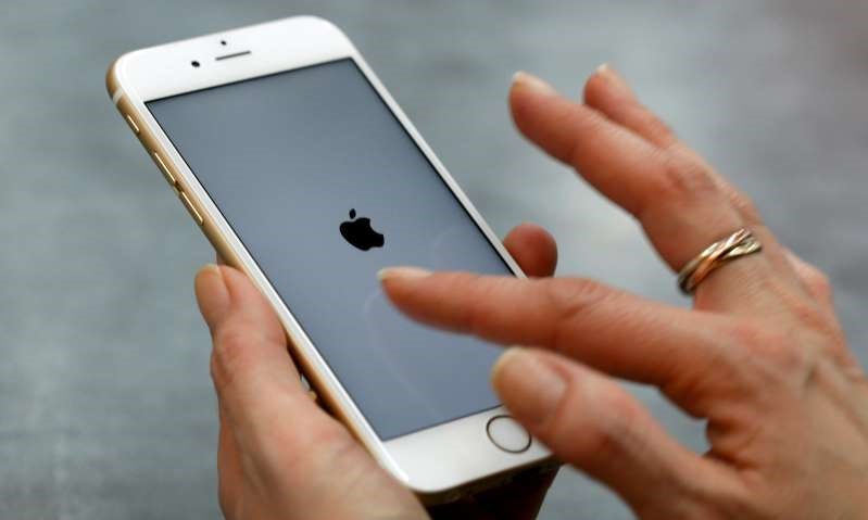 جریمه ۱۵ میلیون یورویی اپل و سامسونگ به دلیل کُند کردن عمدی گوشی‌های هوشمند