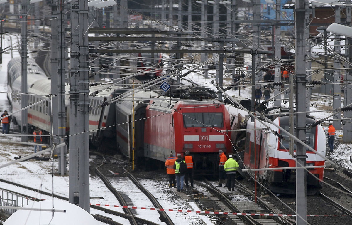 تصاویر | یک کشته و ۲۲ زخمی در تصادف قطارهای مسافربری در اتریش