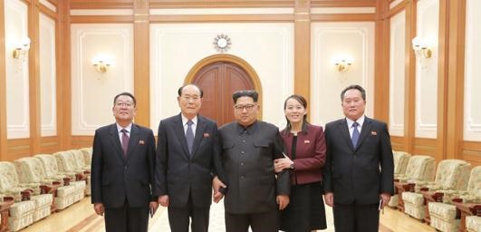 عکس | دیدار هیأت دیپلماتیکی کره‌شمالی با کیم جونگ اون