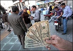 فیلم | عملیات پلیسی برای دستگیری ۹۰ اخلالگر بازار ارز