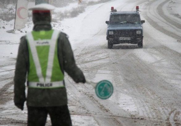 برف و باران در جاده‌های ۱۰ استان/ ۵ جاده بسته است