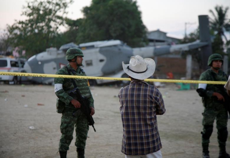 تصاویر | ۱۳کشته در سقوط هلیکوپتر حامل وزیر کشور مکزیک