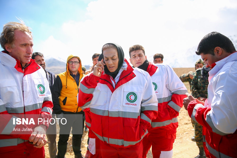 عکس | شهبانو منصوریان در تیم امداد و نجات در کوهپایه‌های دنا