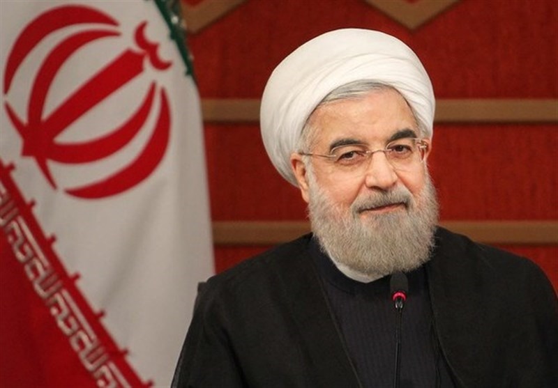 فیلم | روحانی در میان مردم زلزله‌زده گورک کرمان
