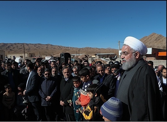 روحانی در جمع زلزله‌زدگان: صبر و استقامت شما ستودنی است