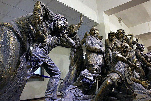 نگرانی از سرنوشت مجسمه‌های موزه آذربایجان 