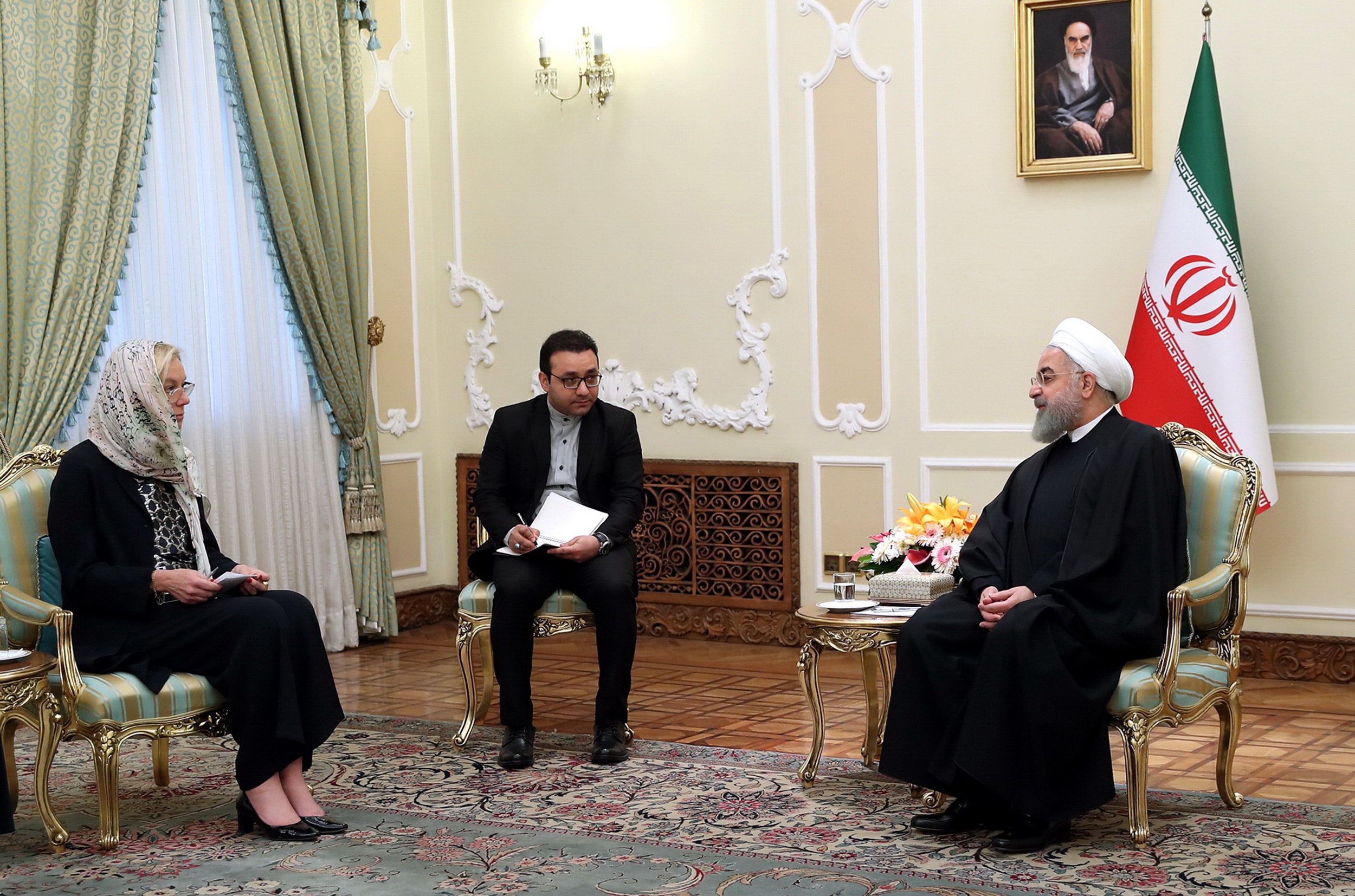 روحانی: هیچ دلیلی برای چانه‌زنی مجدد بر سر برجام وجود ندارد
