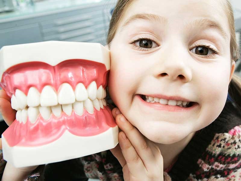 کودکان از یک‌سالگی باید توسط دندان‌پزشکان معاینه شوند