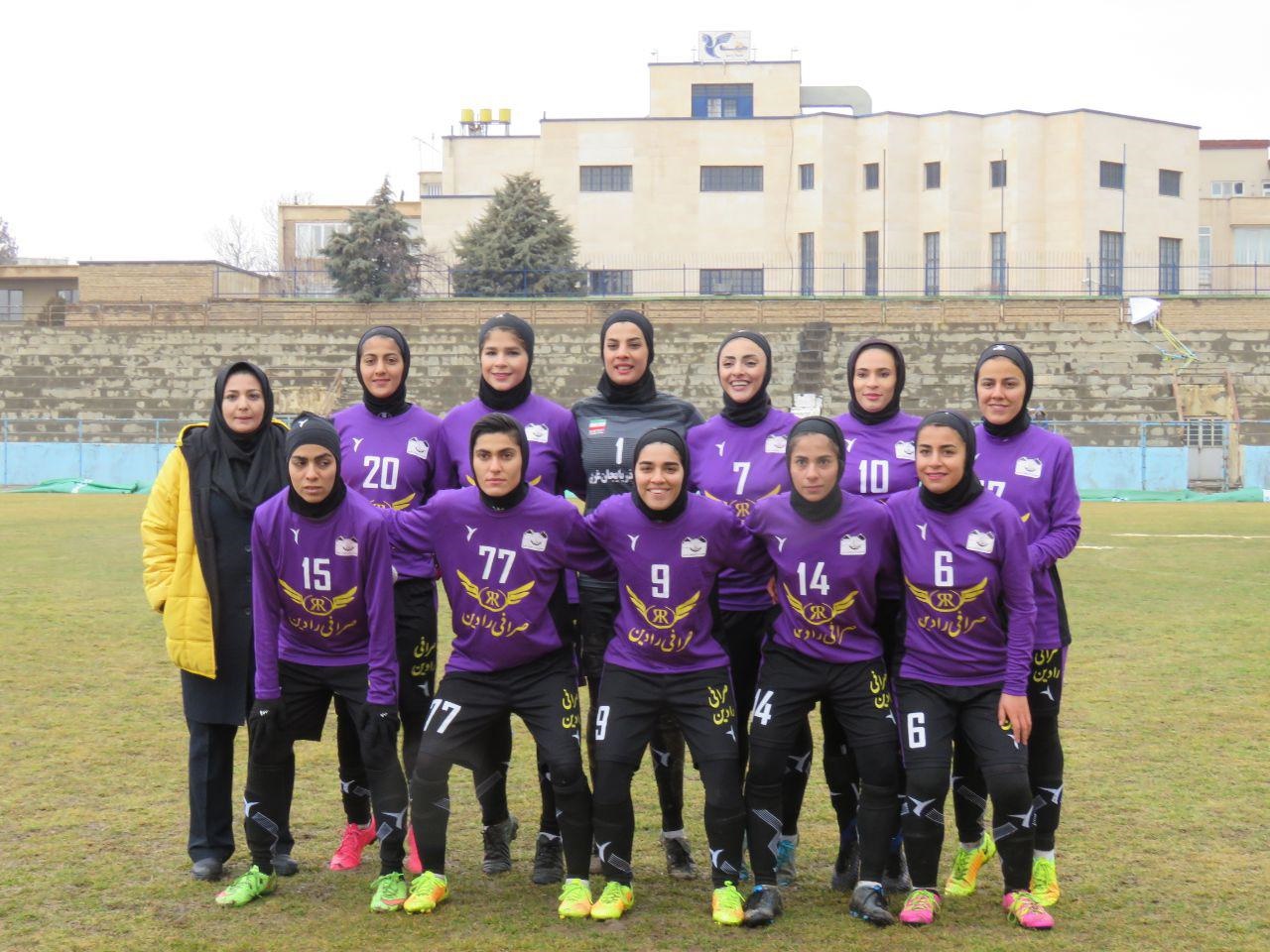 بانوان فوتبالیست آذربایجان‌غربی در شیراز گل کاشتند