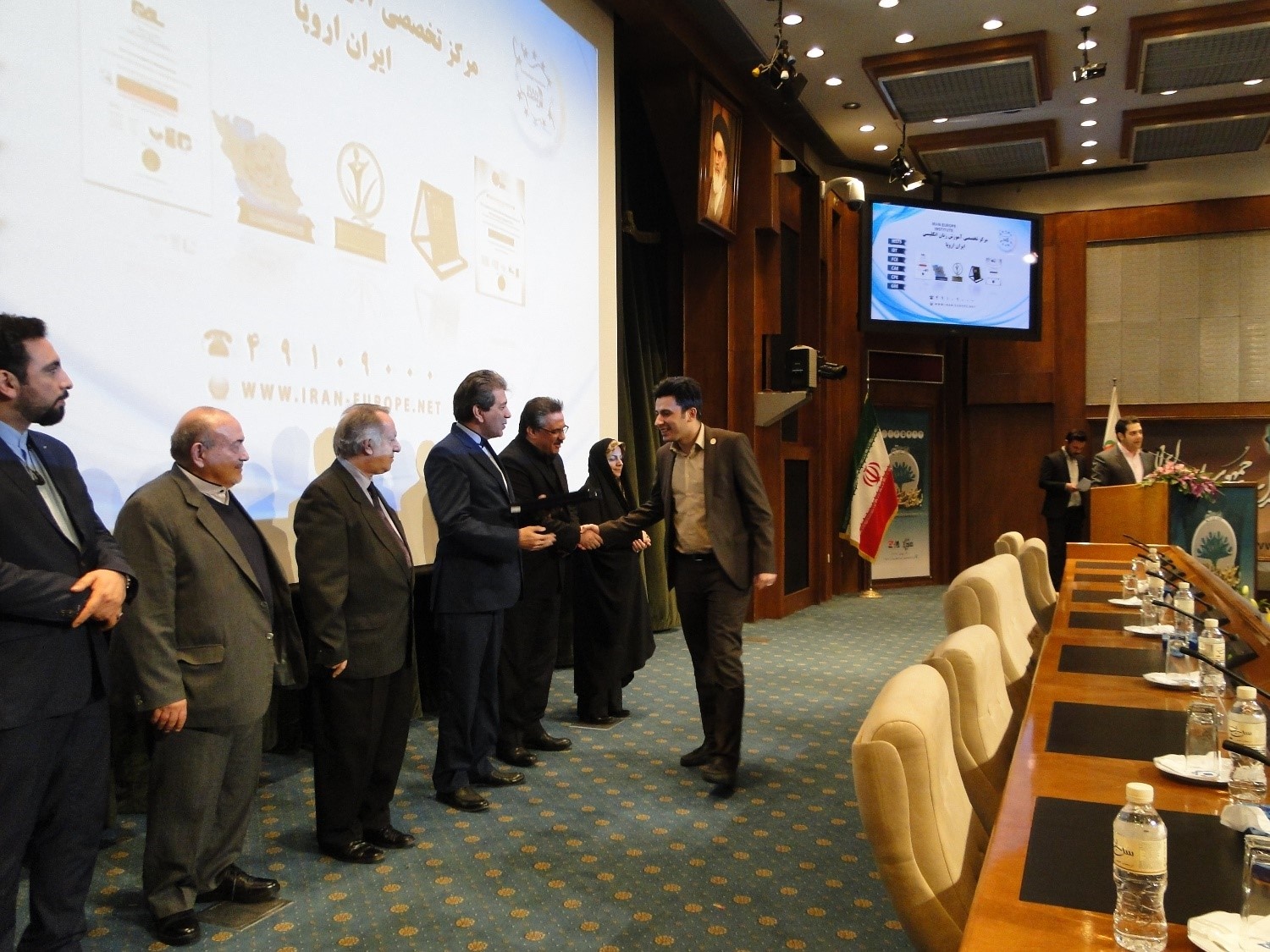 دریافت تندیس سه ستاره رضایتمندی مشتری برای دومین سال متوالی توسط موسسه زبان ایران اروپا