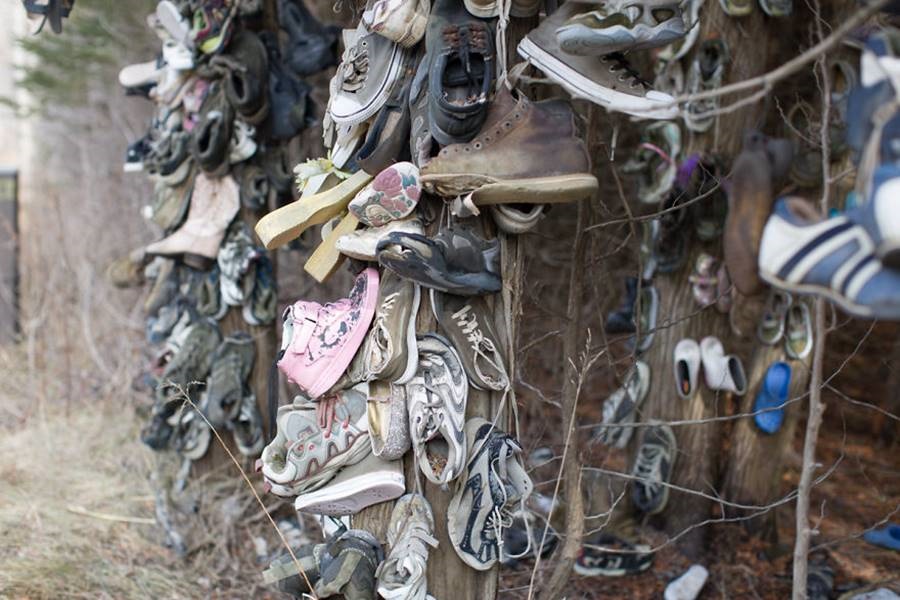 تصاویر | قبرستان کانادایی‌ها برای کفش‌هایشان