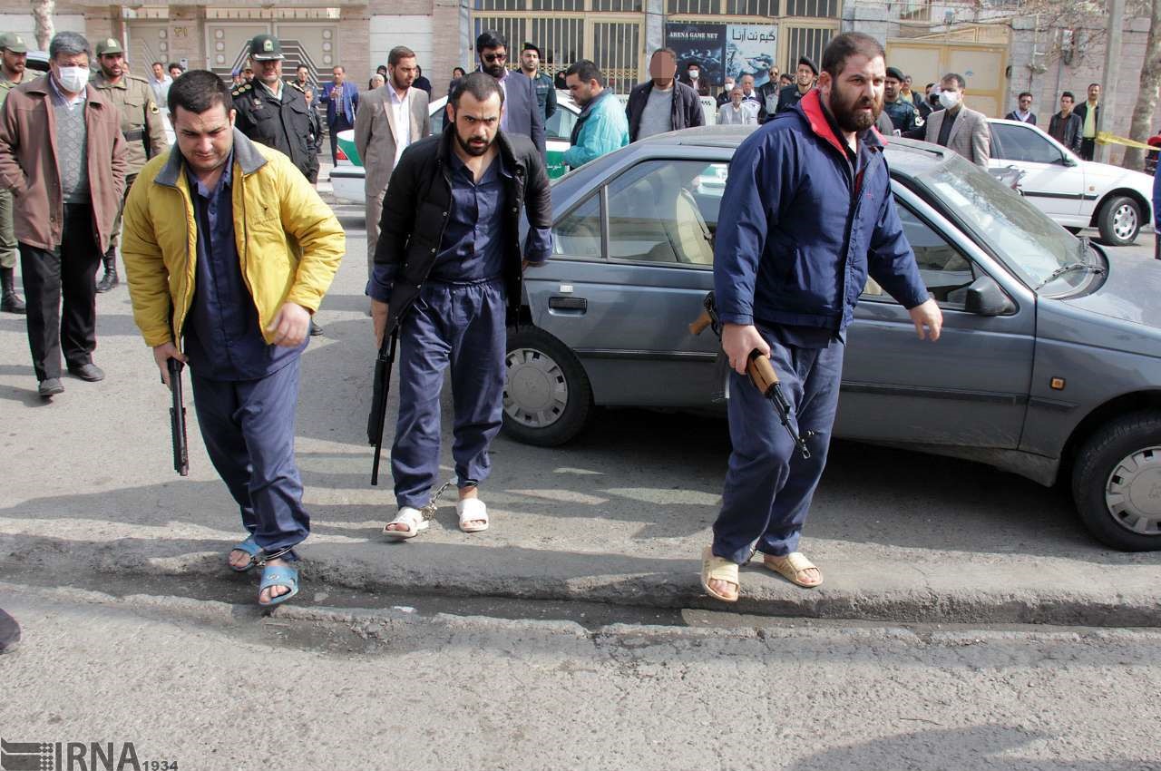 تصاویر | بازسازی صحنه حمله اراذل و اوباش به یک تعمیرگاه خودرو در مشهد