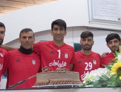 چند تصویر از جشن تولد جلال حسینی در تمرین تیم ملی