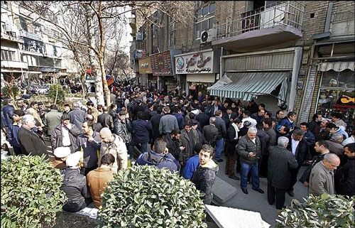 دلالانی که روی نوسان ارز موج‌سواری می‌کنند 