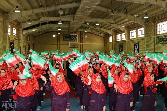 گروه سرود 1357نفره دانش آموزی در لرستان/ ویژه برنامه بزرگداشت سالگرد پیروزی انقلاب اسلامی