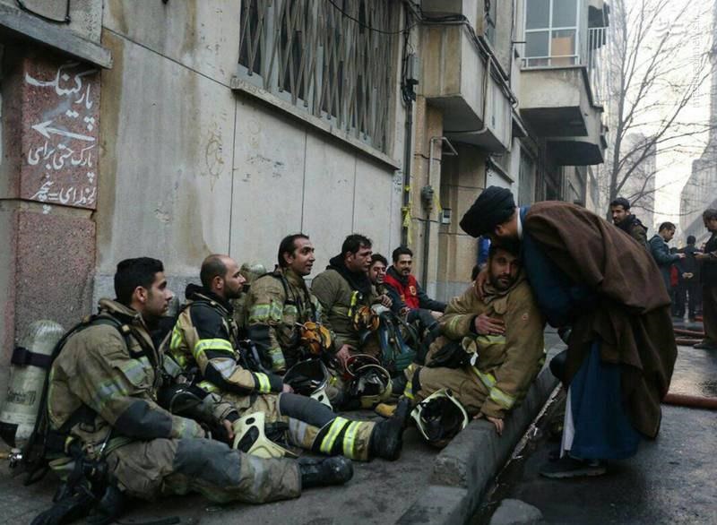 عکس | تشکر ویژه یک روحانی از آتش‌نشان‌های ساختمان وزارت نیرو