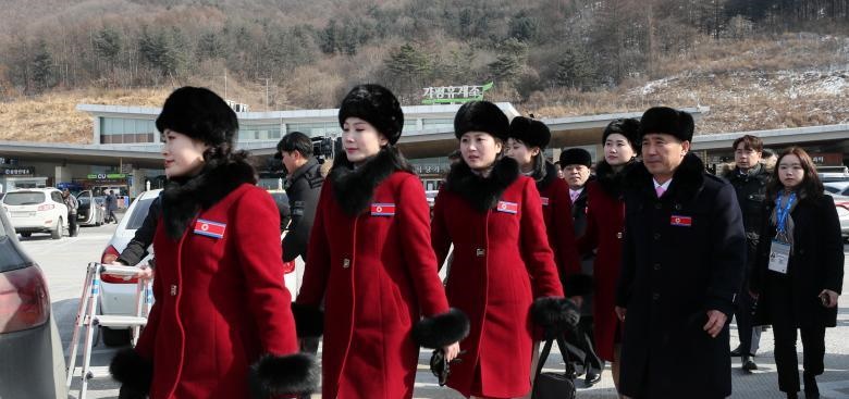 تصاویر | ۲۲۹ زن قرمزپوش، لیدر ورزشکاران کره شمالی در المپیک زمستانی