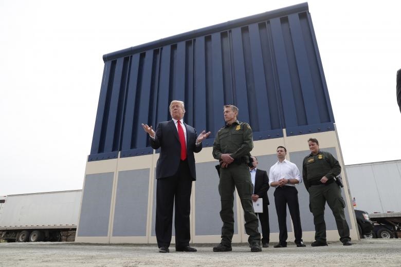 تصاویر | بازدید ترامپ از دیوار بین آمریکا و مکزیک