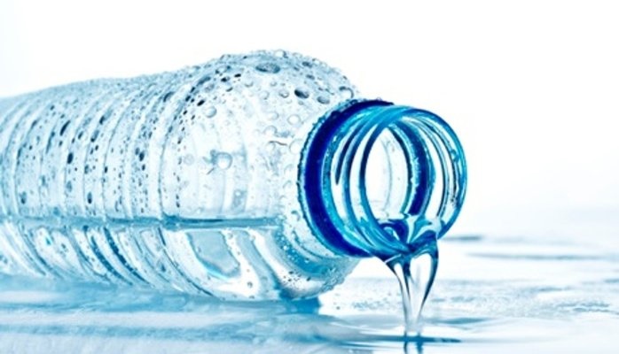 هشدار: آب‌های بطری به ریزپلاستیک‌ها آلوده هستند