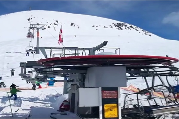 فیلم | حادثه وحشتناکی که در پیست اسکی گرجستان رخ داد