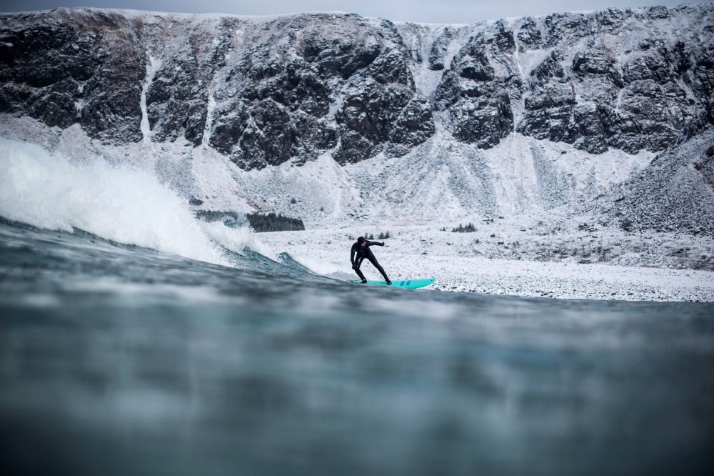 تصاویر | موج‌سواری در سرمای ۱۳درجه زیر صفر نروژ