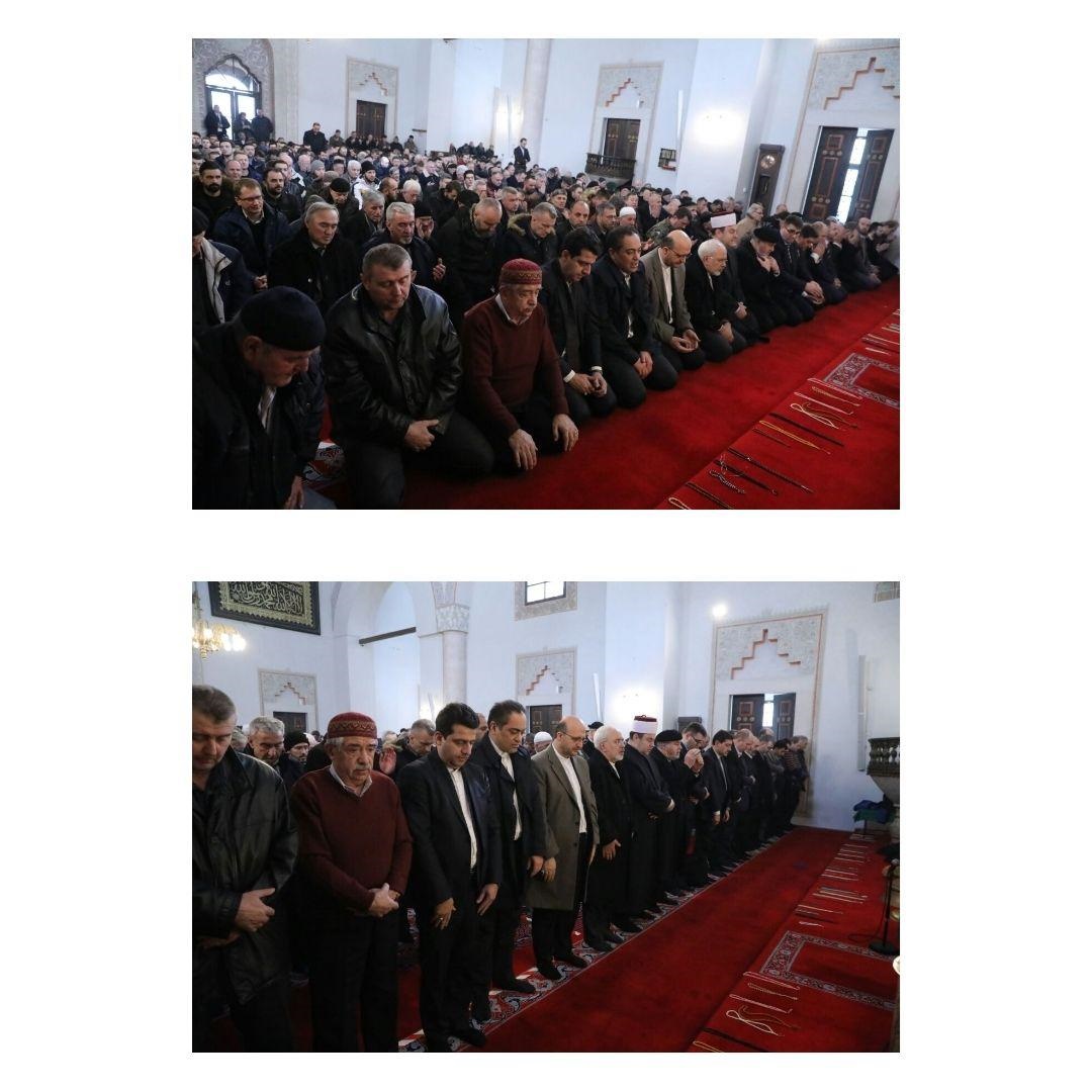 فیلم | حضور ظریف در نمازجمعه سارایوو