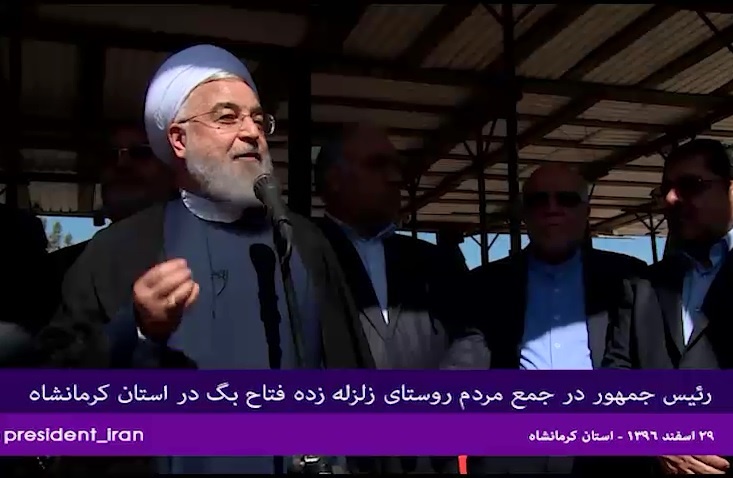 فیلم | دیدار روحانی با زلزله‌زدگان کرمانشاه | دولت تا رفع همه مشکلات مردم آسیب‌دیده در کنار آنهاست