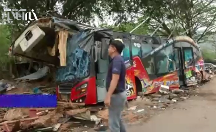 فیلم | تصادف مرگبار اتوبوس با درخت در تایلند