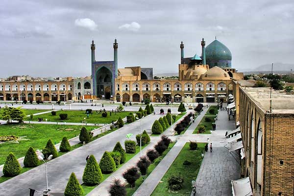 فیلم | هجوم گردشگران نوروزی به میدان نقش جهان اصفهان