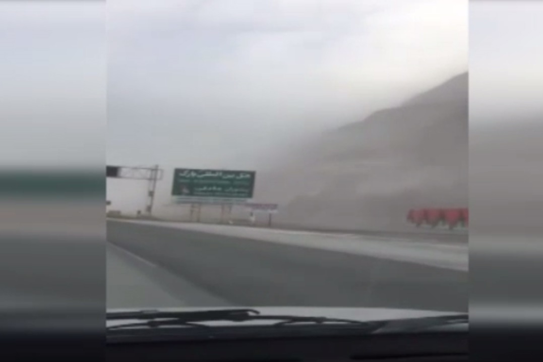 فیلم | طوفان‌ نمک در ساحل دریاچه ارومیه