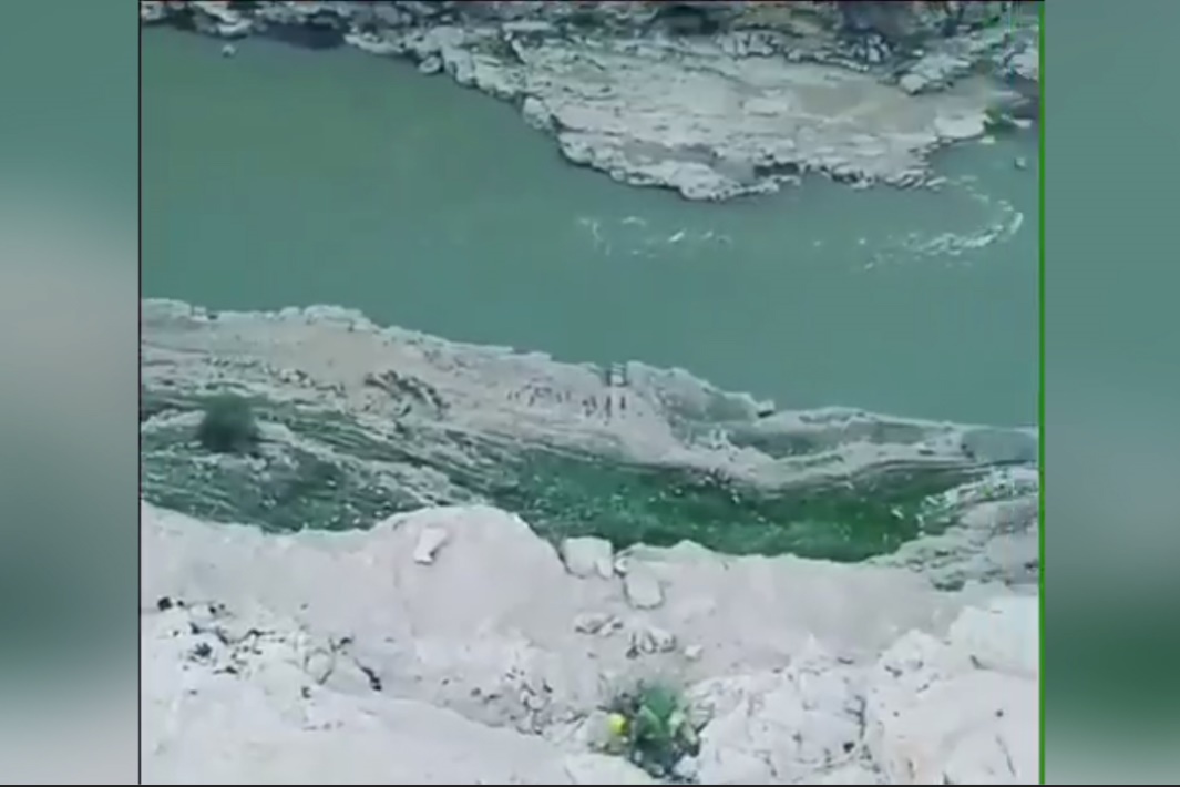 فیلم | فاجعه گردشگرى در نوروز ۹۷؛ تخریب بلندترین پل معلق خاورمیانه در پلدختر