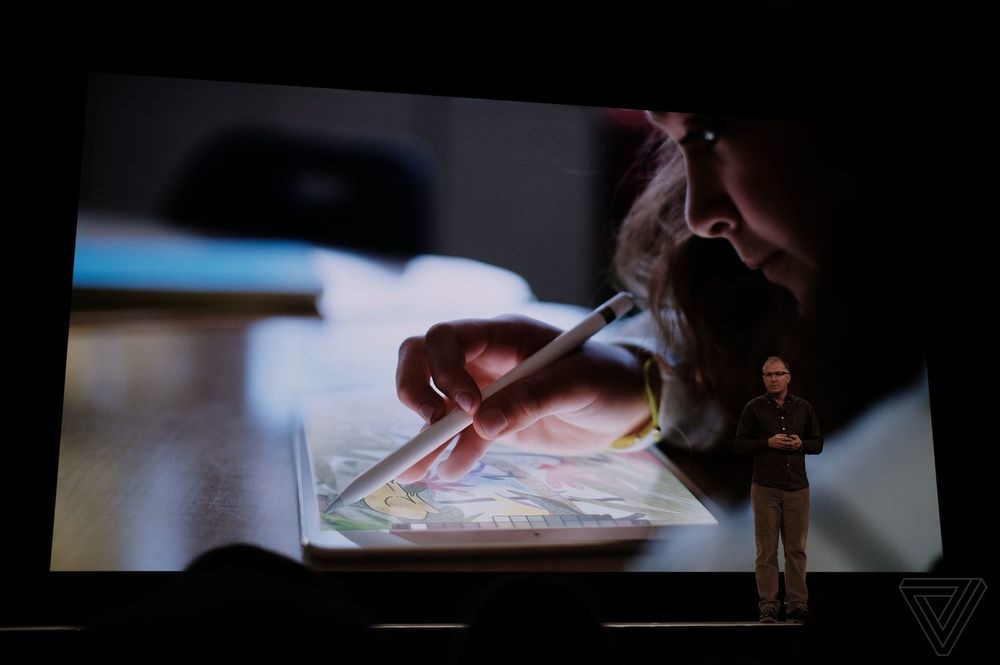 برگزیده تصویری مراسم رونمایی از آی‌پد جدید ۲۹۹ دلاری اپل برای دانش‌آموزان