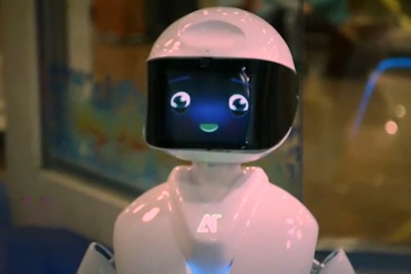 فیلم | «سامی»، ربات پیشرفته ایرانی نوروز را تبریک می‌گوید
