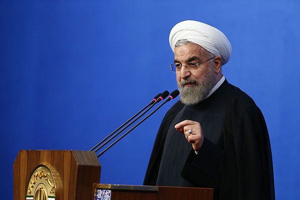 فیلم | انتقاد روحانی از بنگاه‌داری بانک‌ها: در ایران قدم به قدم شعبه بانک است