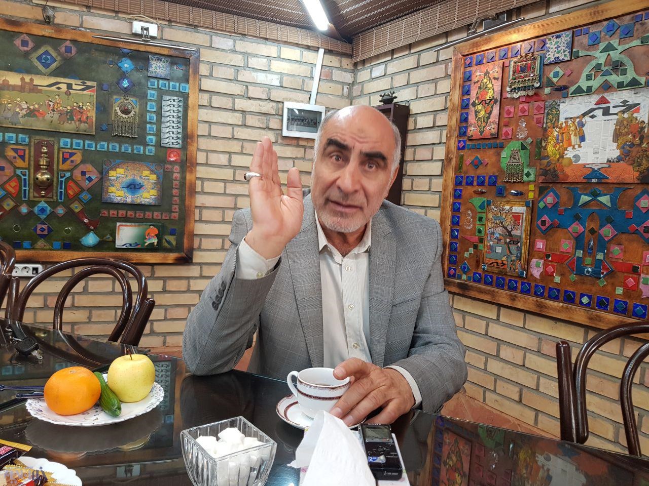 کریمی‌اصفهانی: احمدی‌نژاد هم عجیب و غریب بود هم شیاد