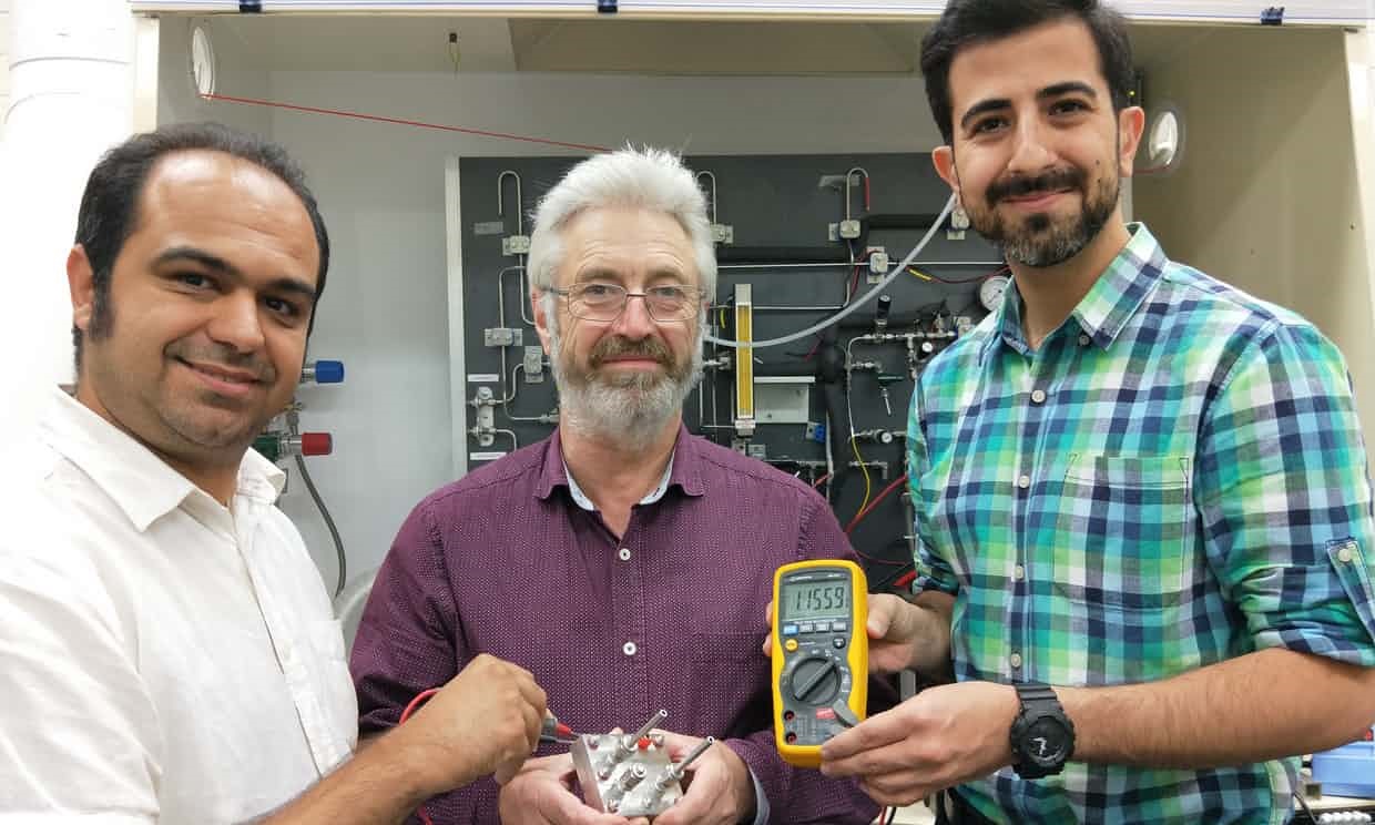 اختراع اولین باتری قابل شارژ پروتونی جهان با حضور ۲ محقق ایرانی/ عکس
