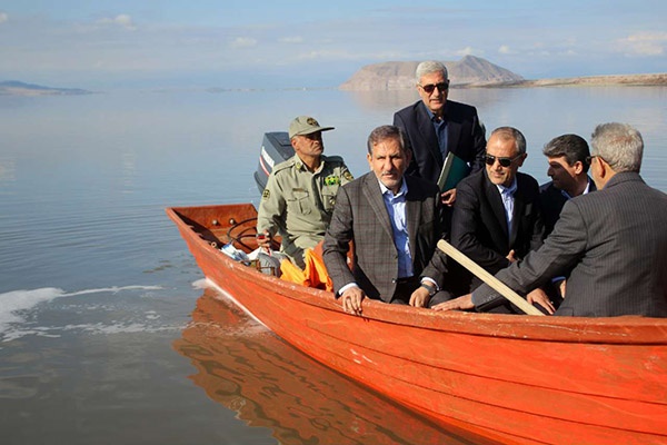 فیلم | بازدید جهانگیری از دریاچه ارومیه