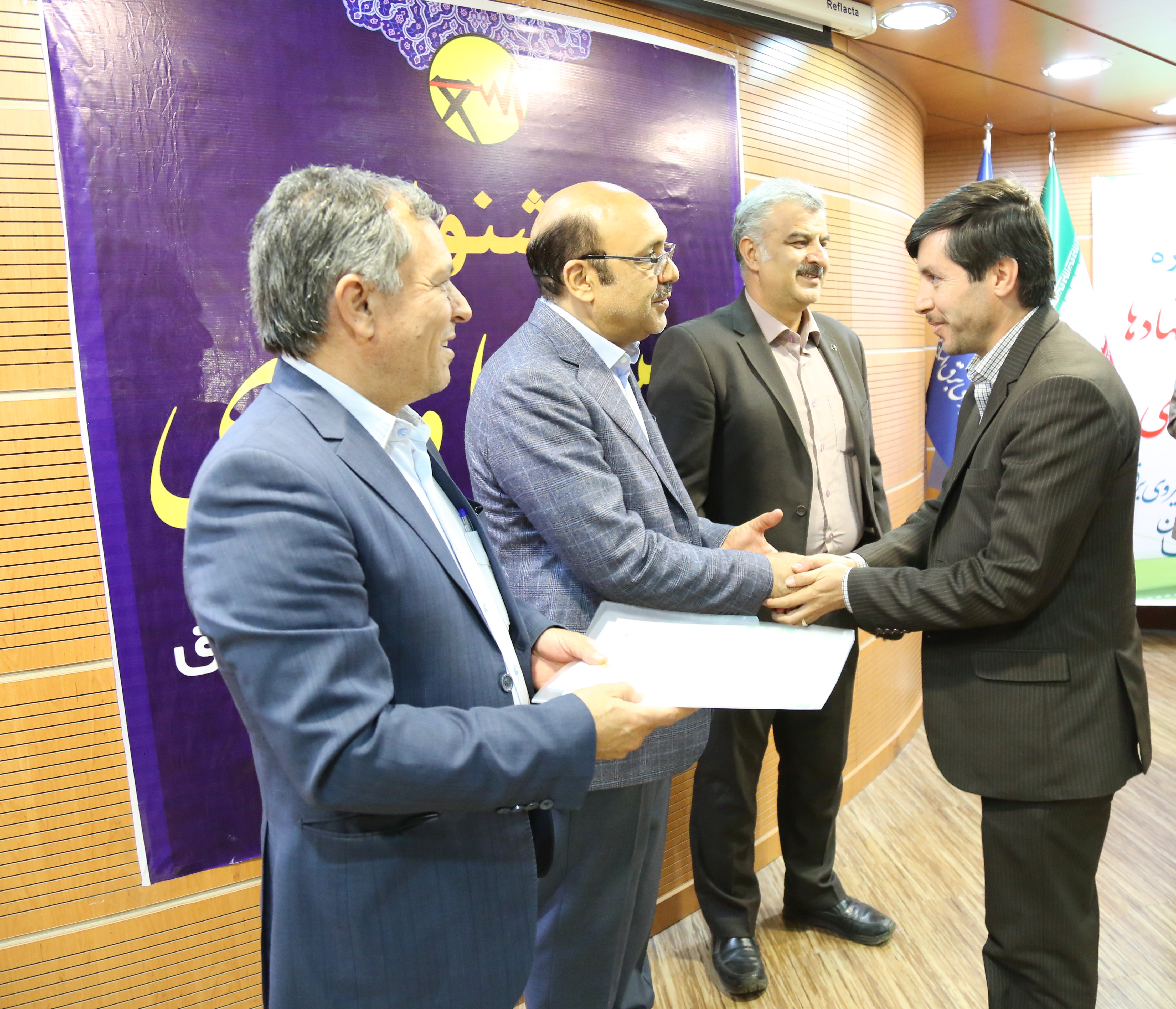 برگزاری جشنواره نظام پیشنهادها در شرکت توزیع برق استان سمنان