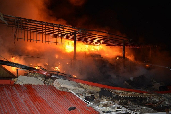 آتش سوزی گسترده کارگاه تولیدی کفش درجاده کندرود