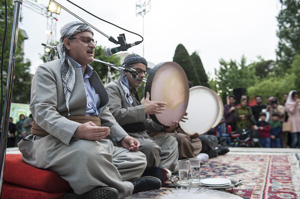 تصاویر | اجرای قطعات موسیقی کردی در شب مبعث