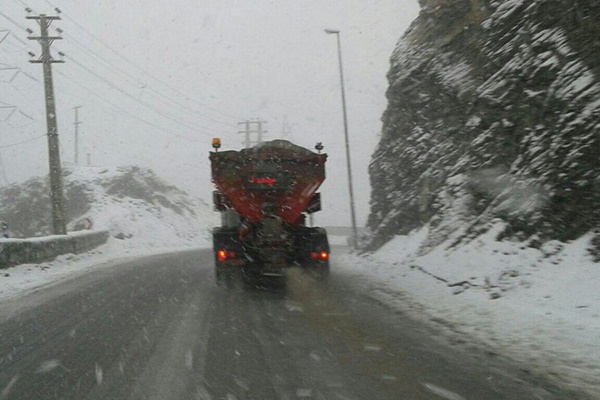 فیلم | بارش برف بهاری در منطقه گدوک فیروزکوه
