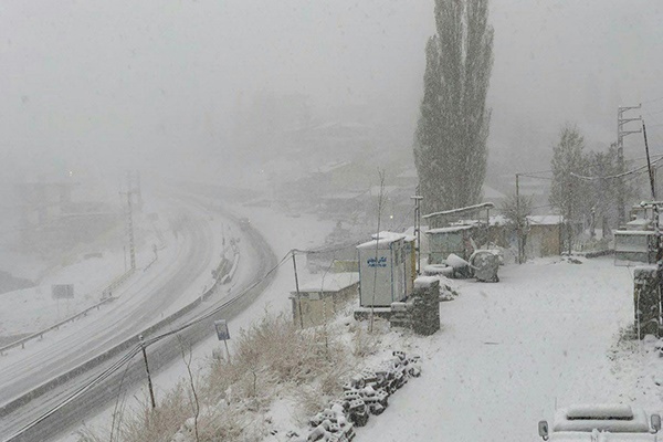 فیلم | برف غافلگیرکننده فیروزکوه در بیست و ششمین روز بهار