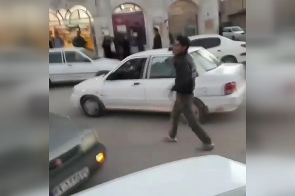 فیلم | تیراندازی آزادانه اوباش در خرم‌آباد!