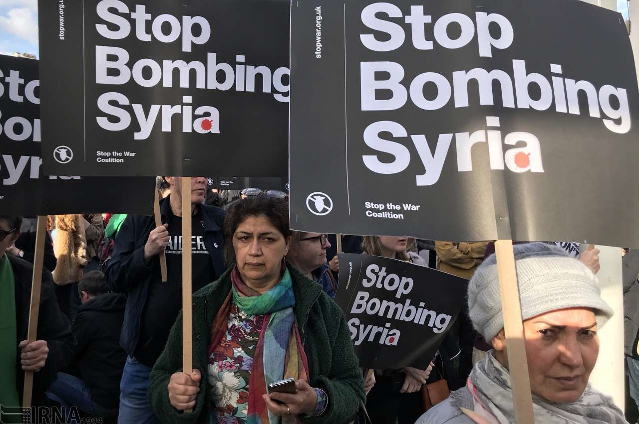 تصاویر | تجمع مقابل پارلمان انگلیس در اعتراض به حمله به سوریه