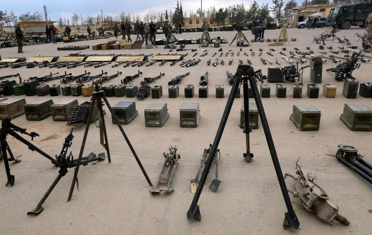 فیلم | تحویل سلاح‌های «جیش الاسلام» به ارتش سوریه