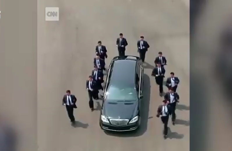 فیلم | اسکورت عجیب خودروی «کیم جونگ اون» بعد از دیدار با رئیس‌جمهور کره جنوبی
