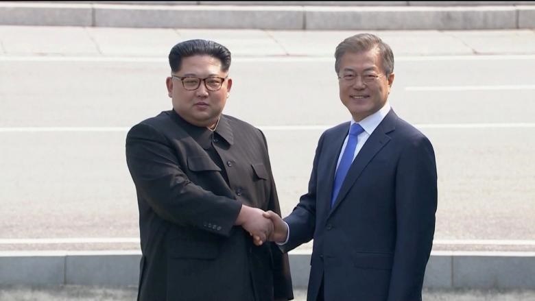 تصاویر رویترز از ورود "اون" به کره‌جنوبی؛ دست تاریخی رهبر دو کره