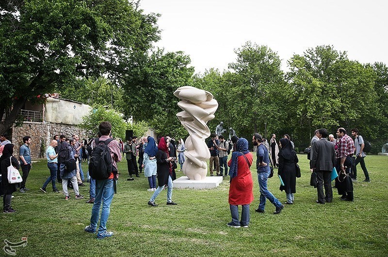 تصاویر | رونمایی از مجسمه اهدایی هنرمند آلمانی به موزه‌ای در تهران