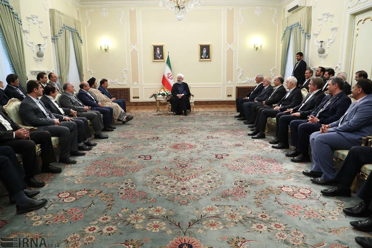 تصاویر | دیدار نوروزی جمعی از وزرا و مدیران اجرایی با رئیس‌جمهور